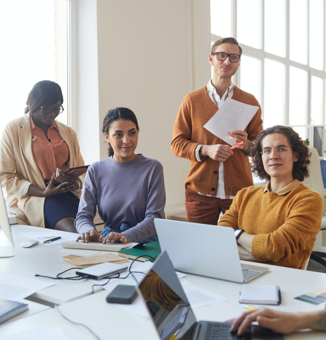 creative-it-development-team-in-office